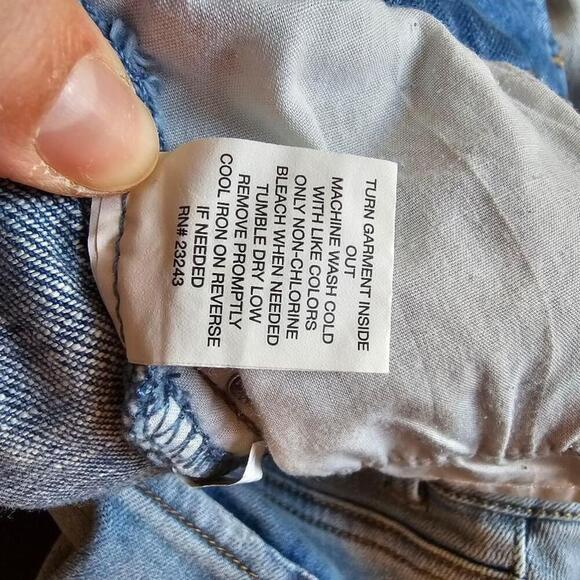 Women's SOHO New York and C Cropped Boyfriend Jeans Size 2 Blue with Pink Roses - Picture 11 of 11